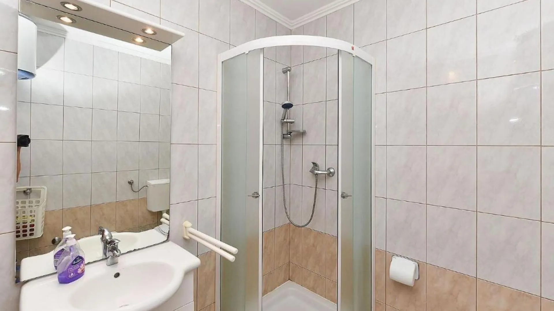 Bright Apartment In Medolino