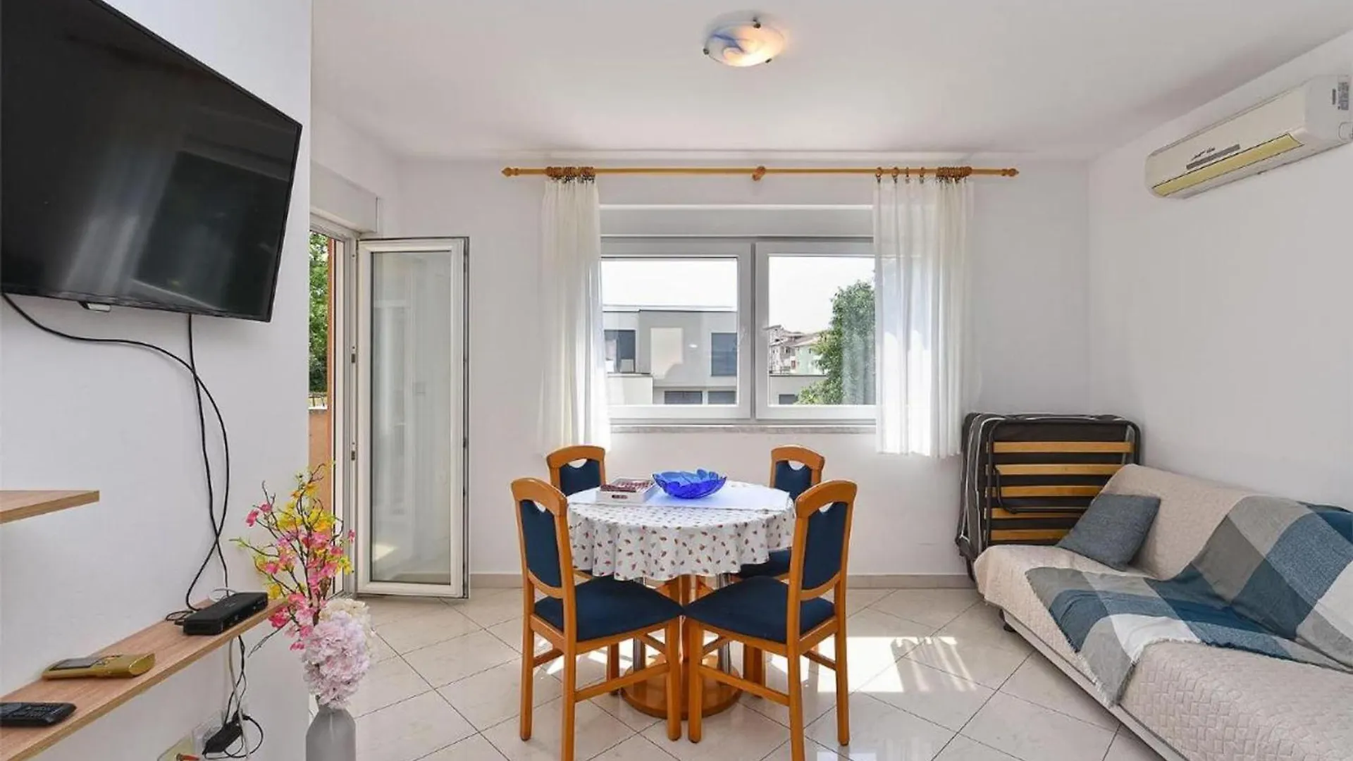 Bright Apartment In Medolino